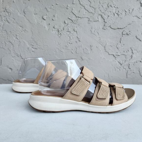 Clarks Brown Tan Sandals with Adjustable Straps - Picture 7 of 13